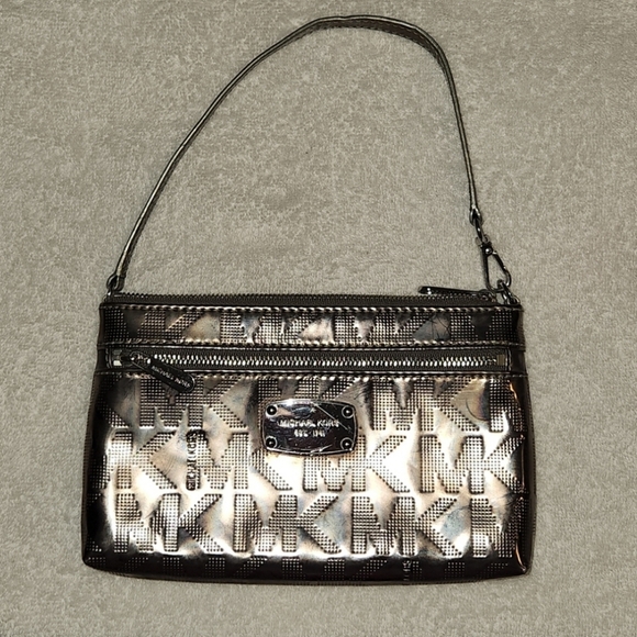 Michael Kors Handbags - Michael Kors Nickel Wristlet Wallet